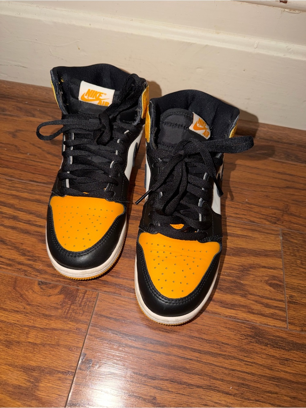 Nike High-Top Sneakers in Black and Yellow Insole